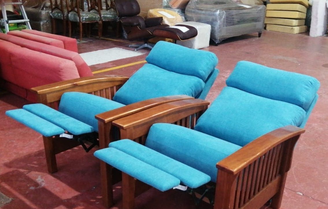 Tapizado de sillones reclinables en el taller de Torres Tapicería Barcelona